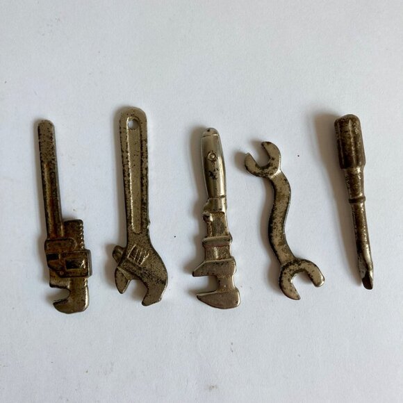 Lot 5 Vintage Miniature Metal Hand Tools Dollhouse Toy - Picture 1 of 4
